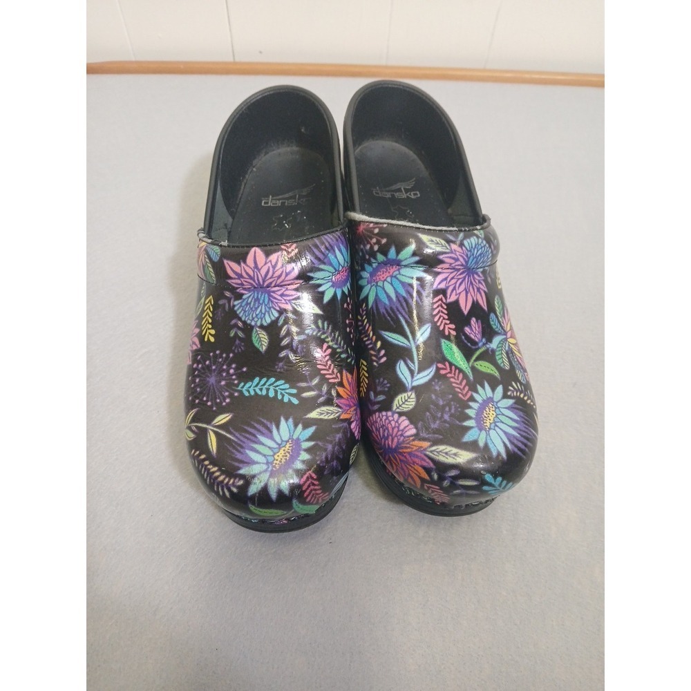 Dansko Womens Metallic‎ Floral Colorful Flowers Patent Leather Clogs Slip On 39